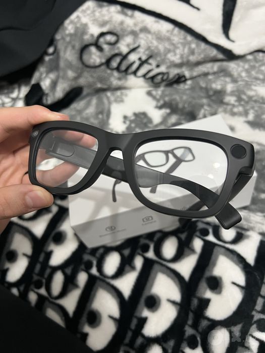 Smart glasses AI ko’z oynak