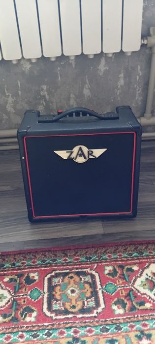 Комбоусилитель Zar E10