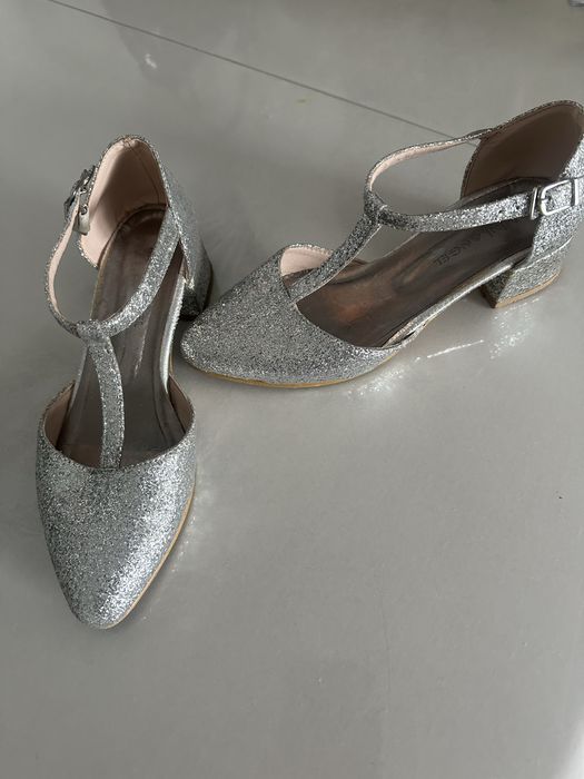 Туфли со стразами для девочек