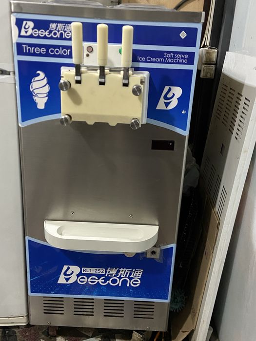 Продаеться мороженое аппарат 850000