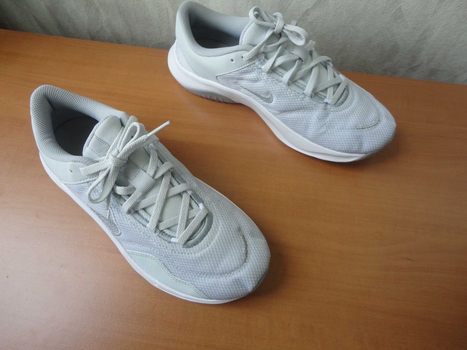 N41 Nike Legend Essential 3/дамски маратонки