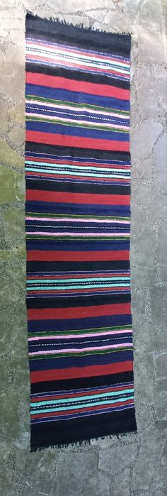 Шарени черги ръчно тъкани