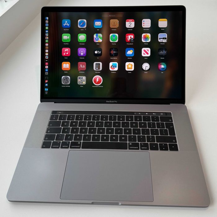 MacBook Pro 15” 2019 i9 32GB RAM 256GB SSD, отличен