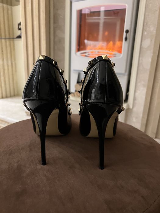 Vand pantofi eleganti cu tinte