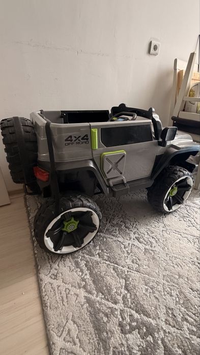 Продается детский электромобиль 4×4