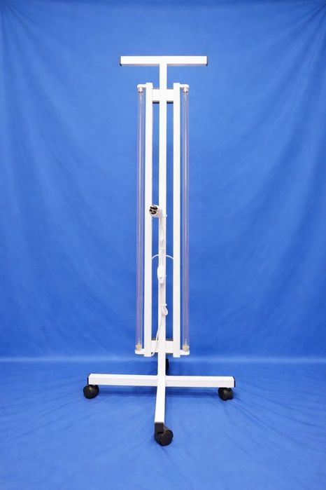 Бактерицидная лампа на штативе