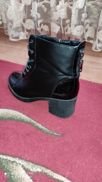 Женские ботинки.