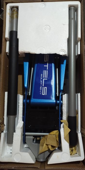 Продам домкрат подкатной