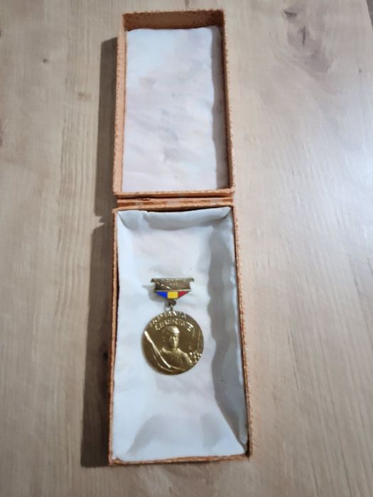 Insigna, medalie Luptator pt victoria Revolutiei din 1989.Poze reale!