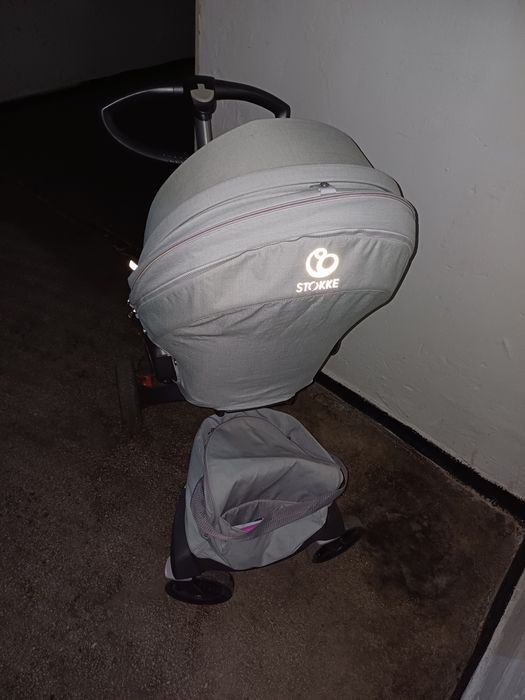 Vând cărucior Stokke V5 gri 3 în 1