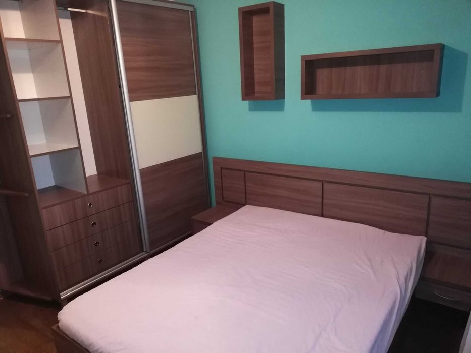 De închiriat apartament 3 camere, mobilat, str. Podului