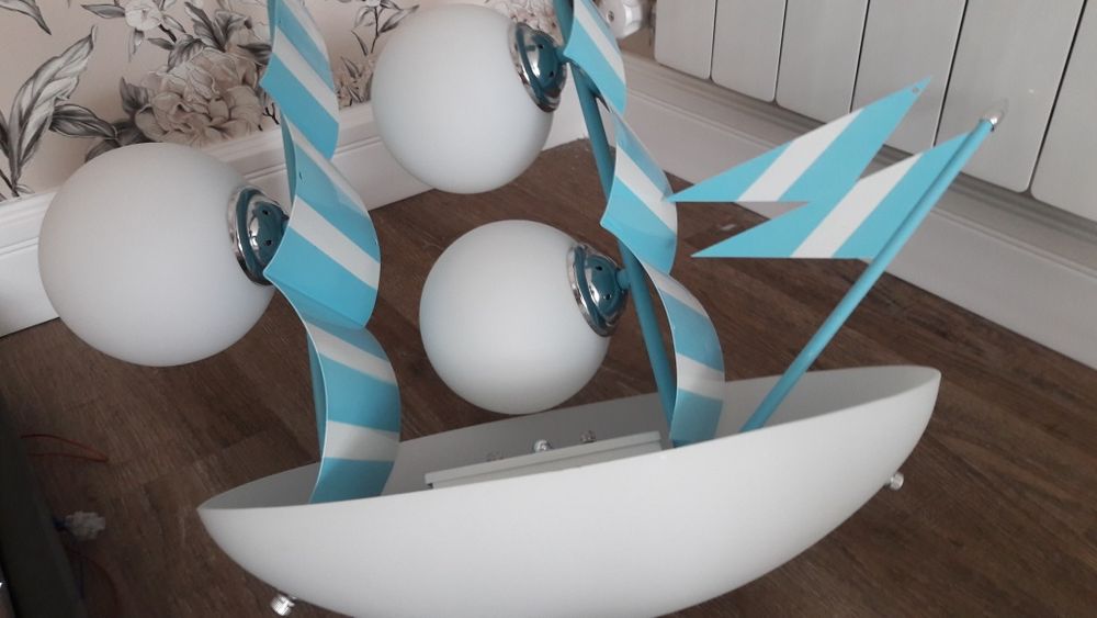 Продам детскую люстру Корабль