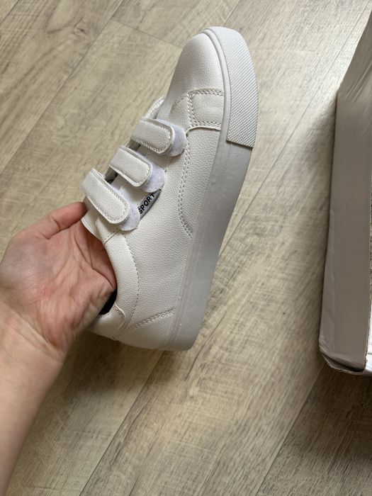 Продам кеды белые, новые