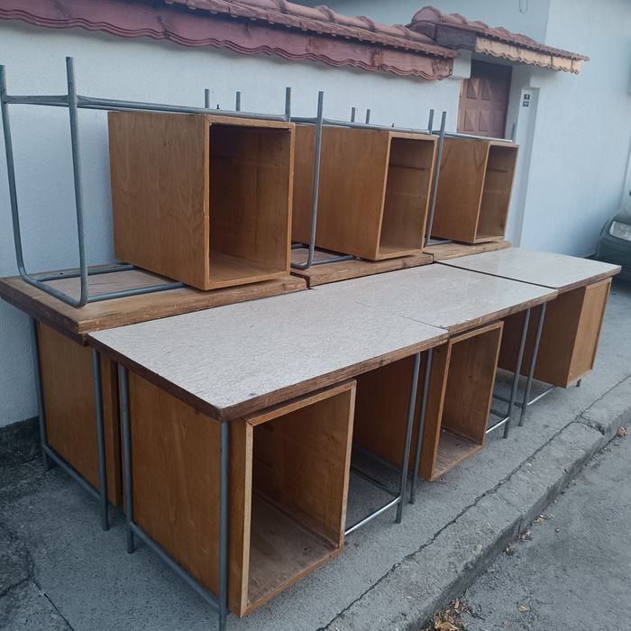 Дървено метално бюро чин