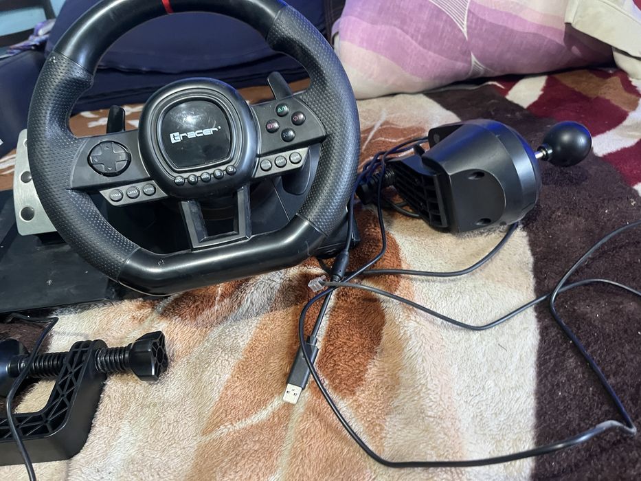 Vind volan tracer cu pedale si scinbtor