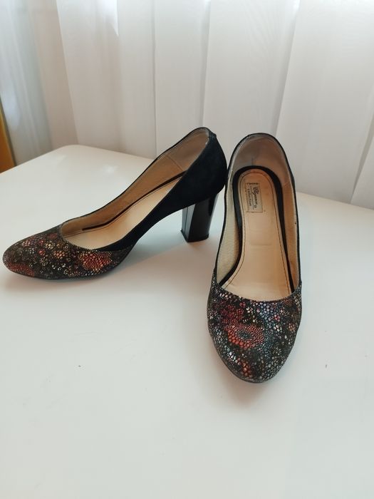 Pantofi din piele întoarsă Nr 39, stare impecabilă