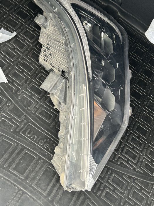 Хюндай акцент 2021  левый фары полный компектация