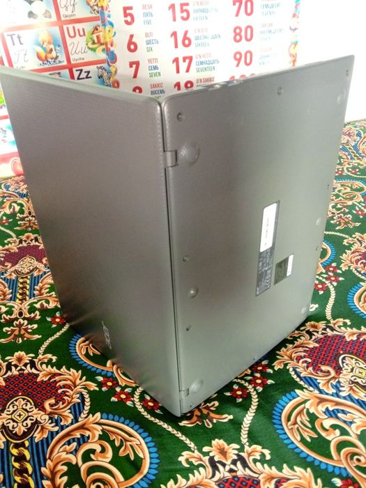 Notebook sotiladi pul zarur