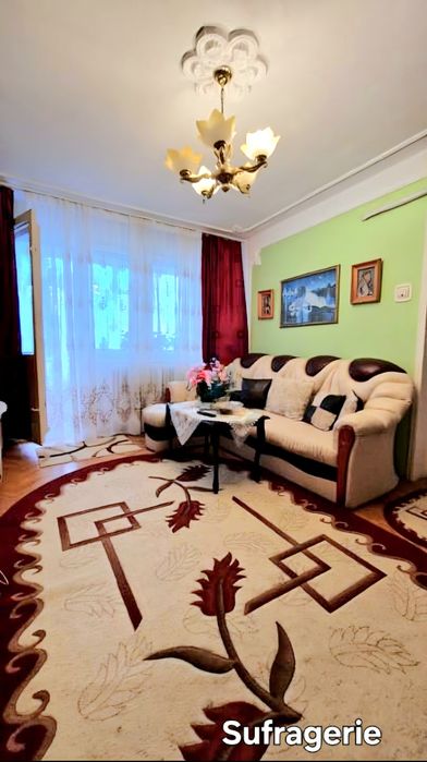 Apartament 3 camere Semidecomandat