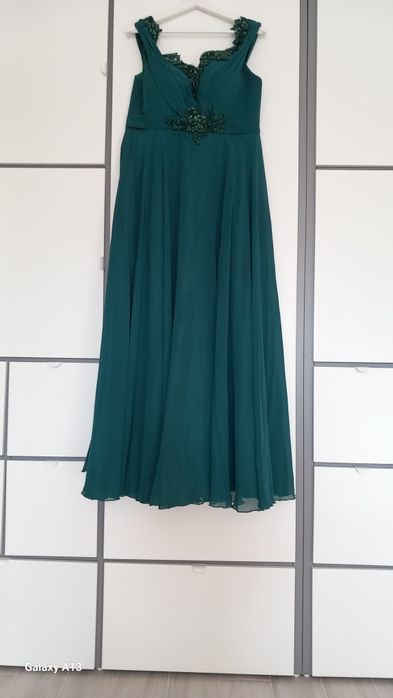 Официална рокля.