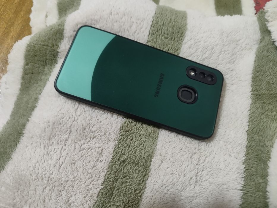 Samsung galaxy A20 sotiladi