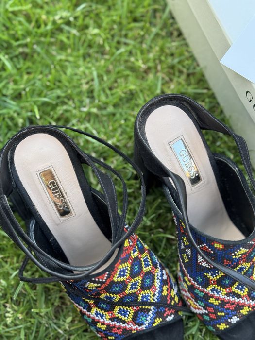 Обувки на ток Guess