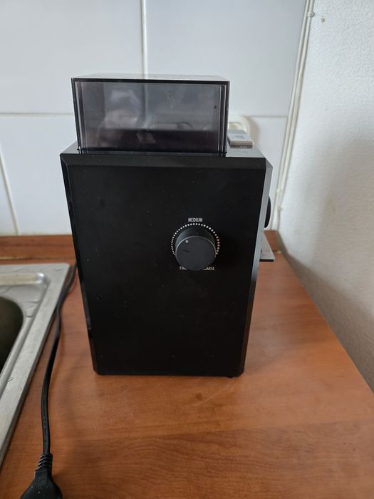 Кофемолка Delonghi KG79