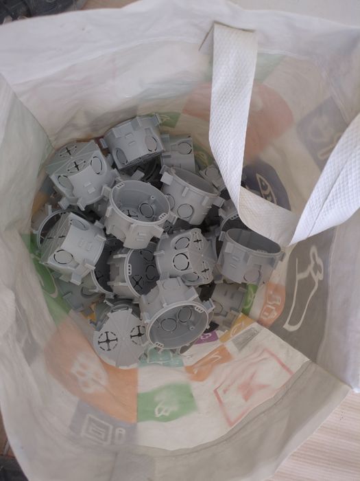 Конзолни кутии за контакти и ключове (47 броя)