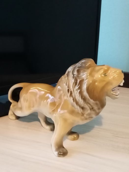 Порцеланов Лъв...