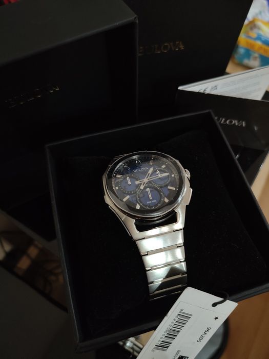 Часовник Bulova CURV 96A205 ЧИСТО НОВ