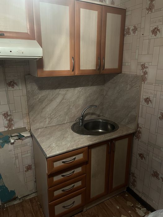 Продается кухонный гарнитур б/у
