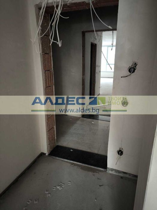 Продава се чисто нов двустаен ап. в широк център!