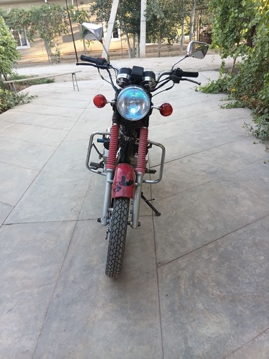 Minsk motosikl sotiladi. Holati yaxshi.150 mator qo'yilgan yangi