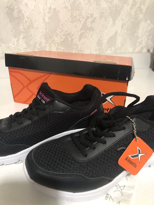 Продам кроссовки