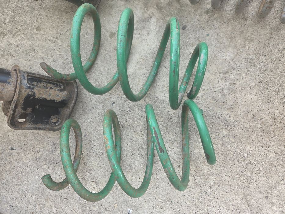 Пружина и амартризатор