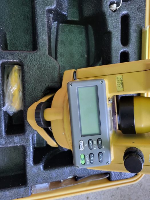 Vand Teodolit Topcon DT 209