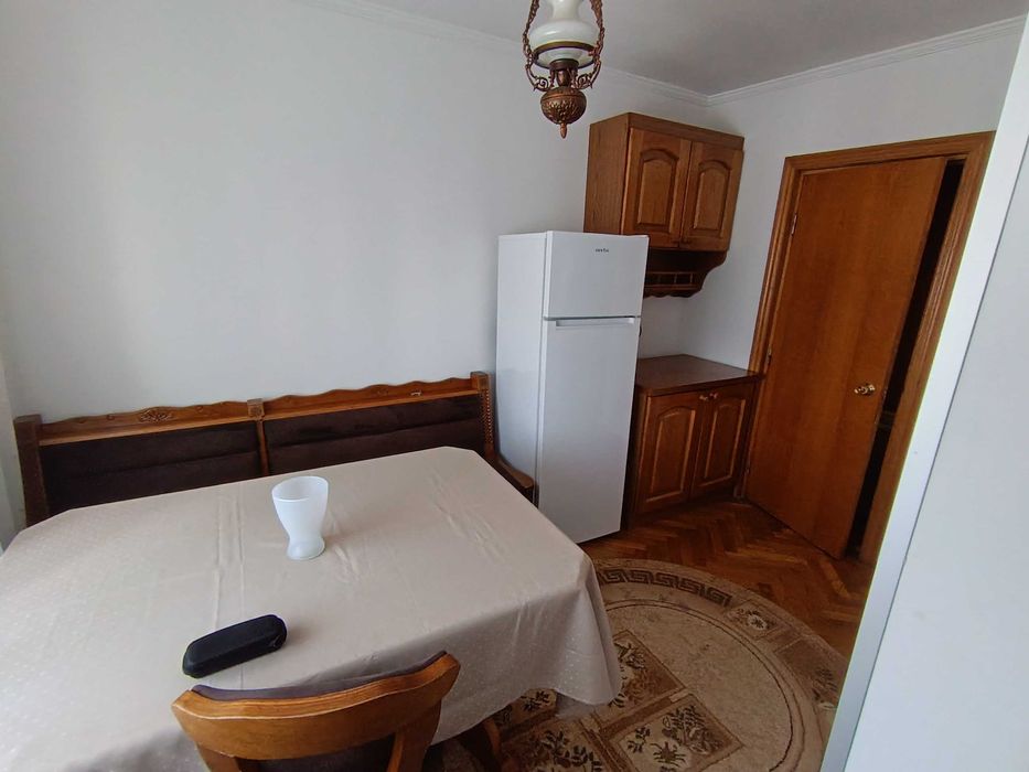 Inchiriez apartament