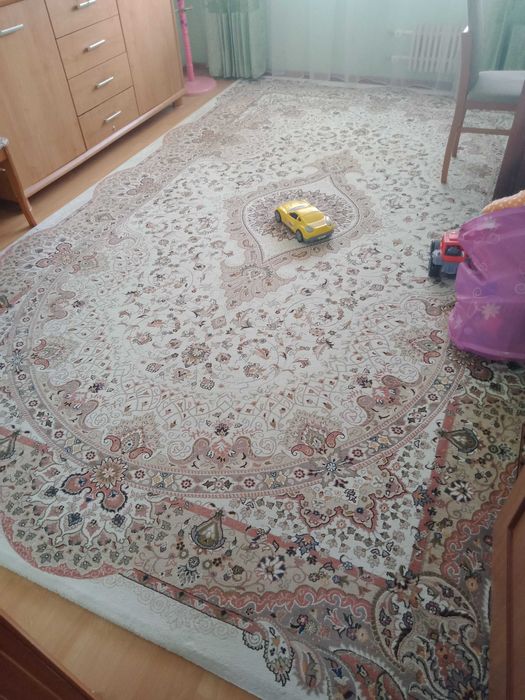 ковёр турецкий, плотный, размер 4×2,5.