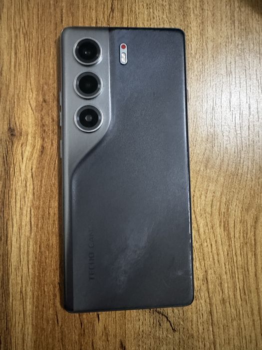 "TECNO AI Camon 40