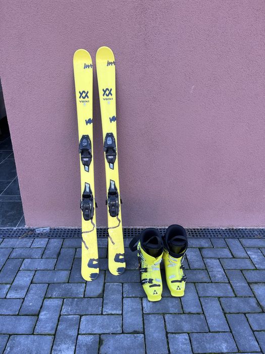 Schiuri copii Volkl Revolt JR 128 cm + clăpari Fischer 24.5