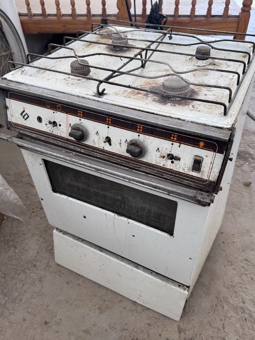 Газовая плита. 4х- конфорочная . Б/у. Советская. В рабочем состоянии.