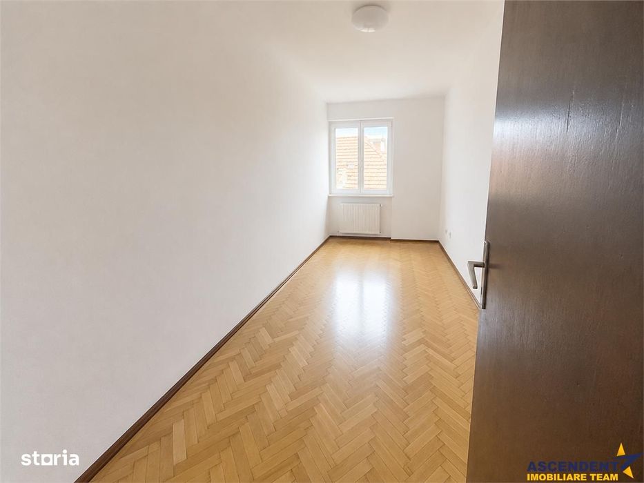 Apartament reprezentativ, 5 camere, pentru birou sau locuinta, Central