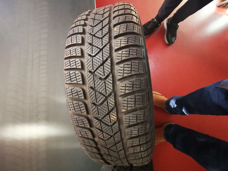 4 бр. оригинални джанти VW и зимни гуми Пирели/Pirelli 215/55 R17