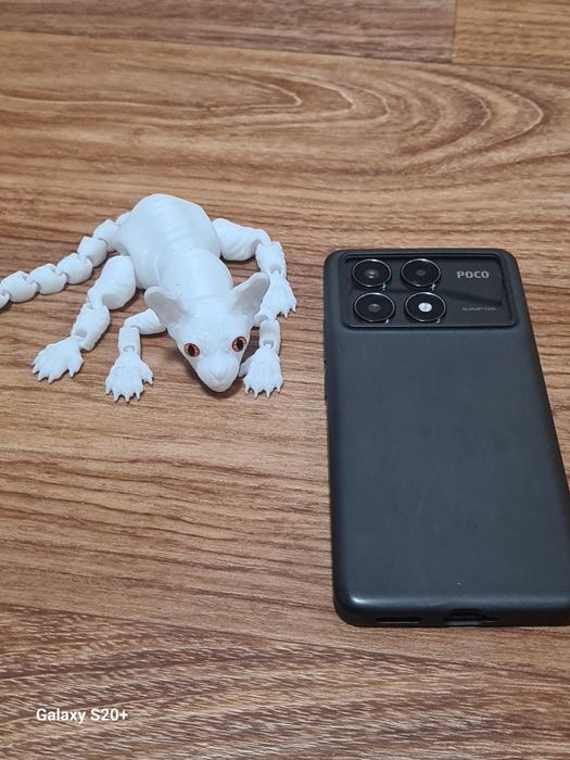 Состоя
Сзади есть царапинки от чехла, на экране сколл, на