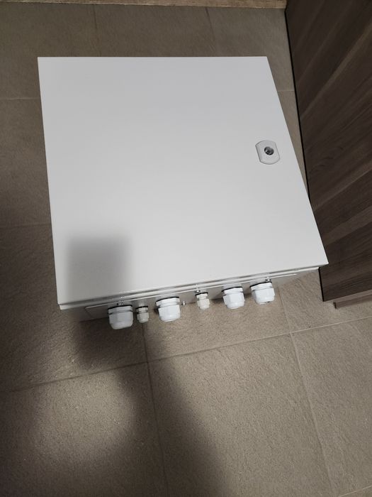 Invertor Huawei hibrid 10kW trifazat si backup box huawei trifazat