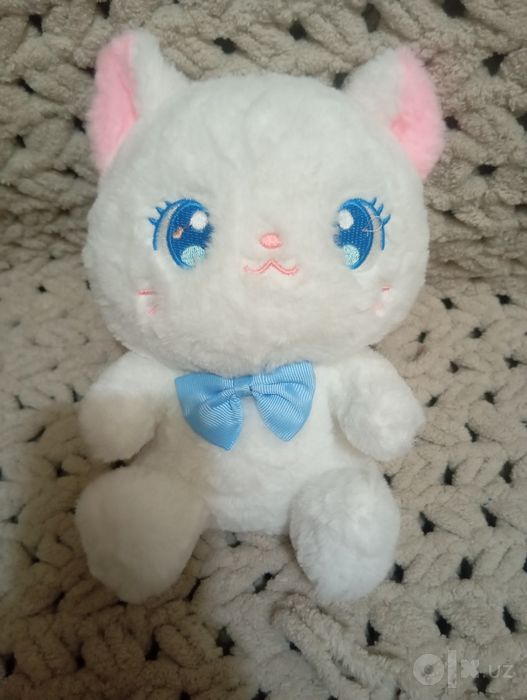 Милая кошечка с бантиком