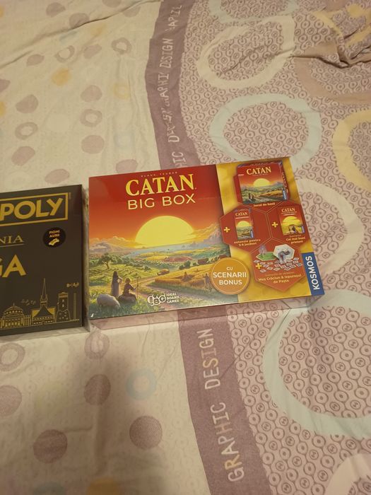 Vând 2  jocuri de societate noi sigilate