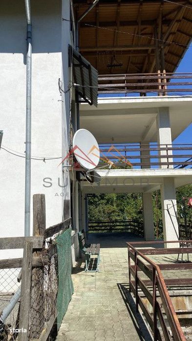 Vila de vanzare, teren 3100 mp, 7 camere, 6 grupuri sanitare, 3 CT, an