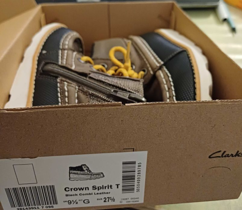 Ghetute Clarks marimea 27,5