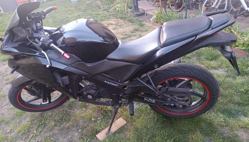 Honda CBR 125R (16 ani)